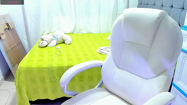 Snapshot of dahian_carter chatting on March 22, 3:31 pm dahian carter online show from March 22, 3:31 pm