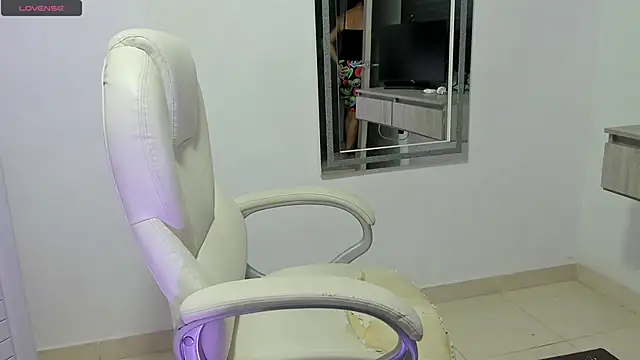 Snapshot of dahian_carter chatting on October 16, 12:50 pm dahian carter online show from October 16, 12:50 pm