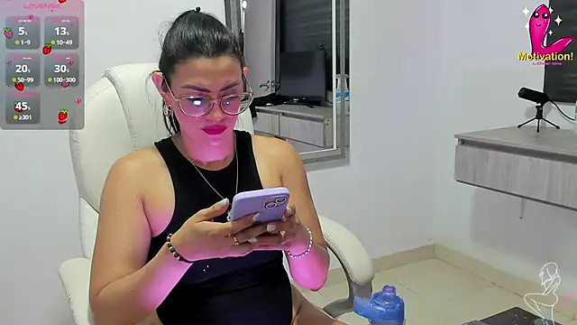 Snapshot of dahian_carter chatting on November 3, 11:26 pm dahian carter online show from November 3, 11:26 pm