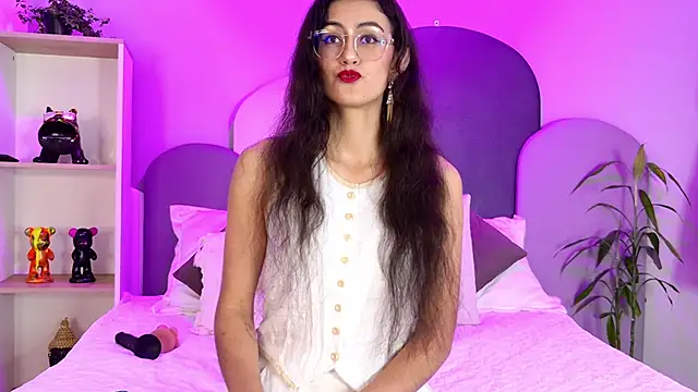 Snapshot of SophieGomez22 chatting on May 2, 11:15 am SophieGomez22 online show from May 2, 11:15 am