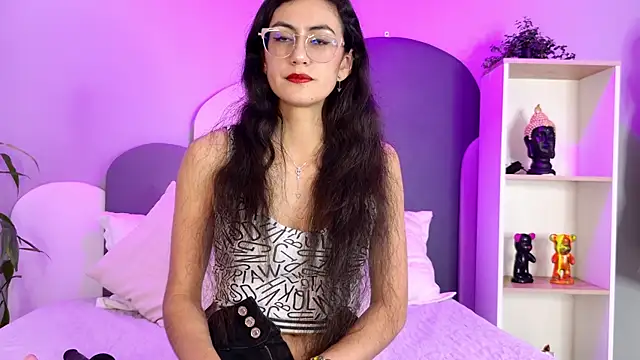Snapshot of SophieGomez22 chatting on May 31, 11:06 am SophieGomez22 online show from May 31, 11:06 am