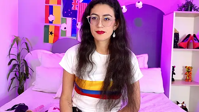 Snapshot of SophieGomez22 chatting on June 27, 11:37 am SophieGomez22 online show from June 27, 11:37 am