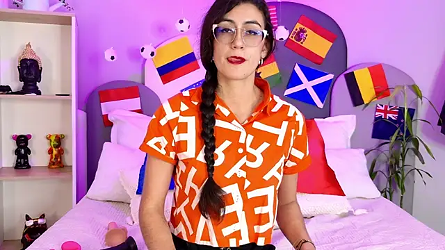 Snapshot of SophieGomez22 chatting on July 4, 11:49 am SophieGomez22 online show from July 4, 11:49 am
