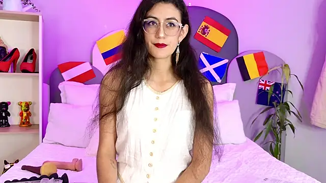 Snapshot of SophieGomez22 chatting on July 18, 11:25 am SophieGomez22 online show from July 18, 11:25 am