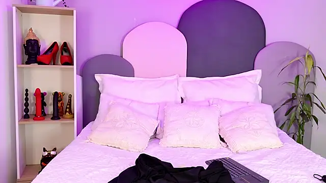 Snapshot of SophieGomez22 chatting on July 28, 12:48 pm SophieGomez22 online show from July 28, 12:48 pm