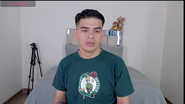 Snapshot of Ares_Johnson chatting on June 15, 2:08 pm Ares Johnson online show from June 15, 2:08 pm
