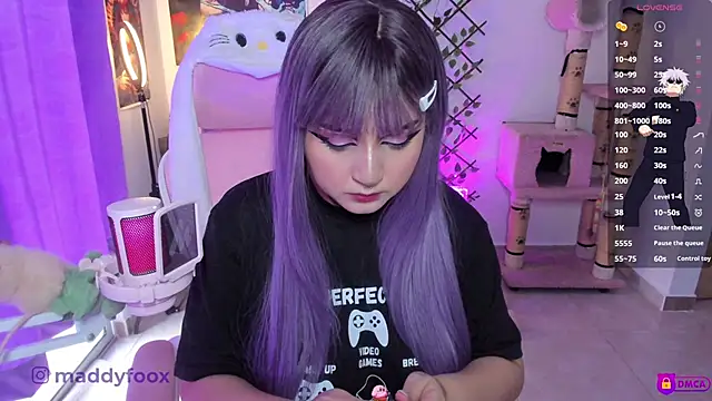 MaddyFooxx online show from April 28, 10:37 pm