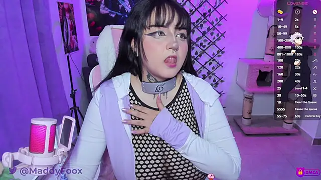MaddyFooxx online show from May 27, 11:13 pm