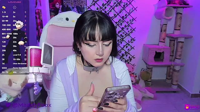 MaddyFooxx online show from June 25, 11:42 pm
