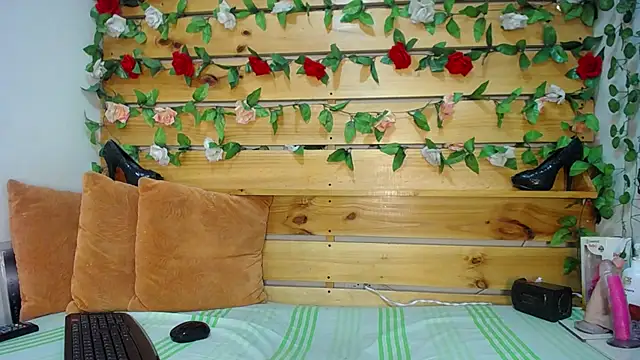 daniela casallas  online show from February 1, 5:37 pm