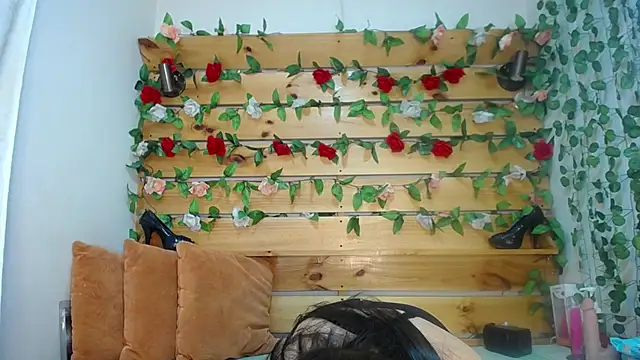 daniela casallas  online show from February 3, 11:20 am