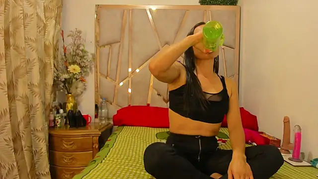Snapshot of daniela_casallas_ chatting on May 13, 1:30 pm daniela casallas online show from May 13, 1:30 pm