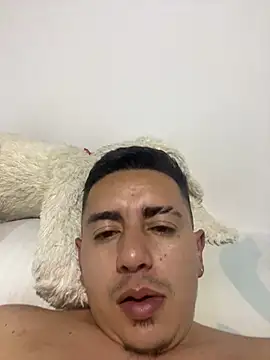 Snapshot of DanielGomez9 chatting on December 17, 4:34 am DanielGomez9 online show from December 17, 4:34 am