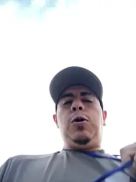 Snapshot of DanielGomez9 chatting on January 20, 9:53 pm DanielGomez9 online show from January 20, 9:53 pm