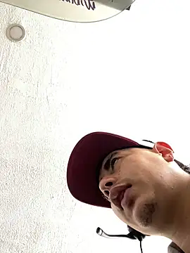 Snapshot of DanielGomez9 chatting on March 1, 7:04 pm DanielGomez9 online show from March 1, 7:04 pm