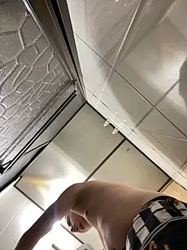 Snapshot of DanielGomez9 chatting on March 16, 9:05 pm DanielGomez9 online show from March 16, 9:05 pm