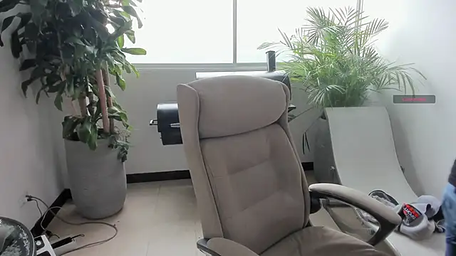 Snapshot of DanielGomez9 chatting on March 17, 6:00 pm DanielGomez9 online show from March 17, 6:00 pm