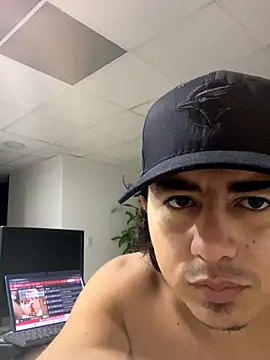 DanielGomez9 online show from December 16, 6:51 am