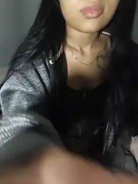 Snapshot of Livia_Diaz chatting on May 17, 11:34 pm Livia Diaz online show from May 17, 11:34 pm