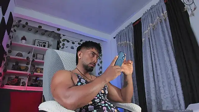 Couple muscle1 online show from March 12, 8:26 pm