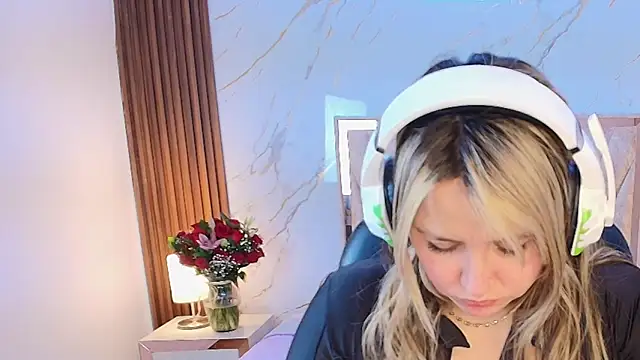 Annie mone online show from February 20, 10:10 pm