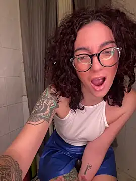 Snapshot of Strawberry_queen91 chatting on February 13, 6:15 pm Strawberry queen91 online show from February 13, 6:15 pm