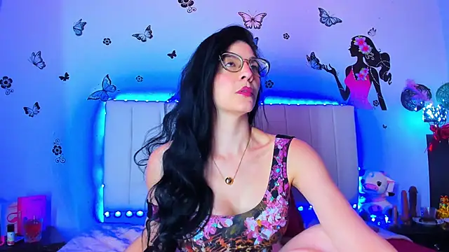 caro lyne  online show from February 17, 4:13 pm