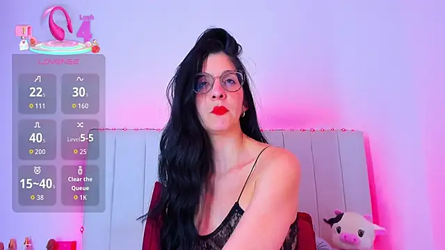 Snapshot of caro_lyne_ chatting on June 8, 7:25 pm caro lyne online show from June 8, 7:25 pm
