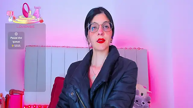 Snapshot of caro_lyne_ chatting on June 12, 7:24 pm caro lyne online show from June 12, 7:24 pm
