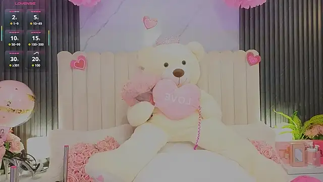 Madiee Rhea online show from April 28, 7:41 pm