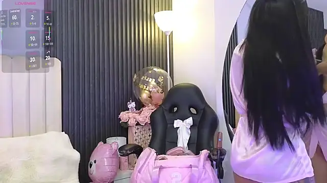 Snapshot of Madiee_Rhea chatting on May 7, 8:14 pm Madiee Rhea online show from May 7, 8:14 pm