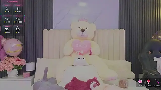 Snapshot of Madiee_Rhea chatting on May 13, 9:00 pm Madiee Rhea online show from May 13, 9:00 pm