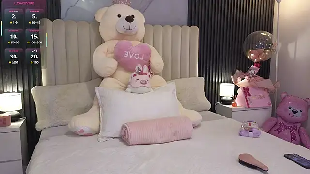 Snapshot of Madiee_Rhea chatting on May 20, 7:42 pm Madiee Rhea online show from May 20, 7:42 pm