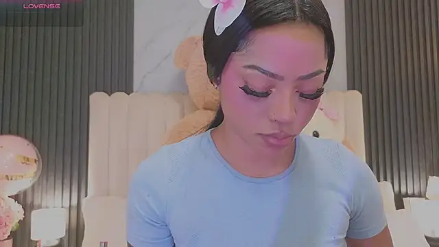 Snapshot of Madiee_Rhea chatting on June 3, 9:09 pm Madiee Rhea online show from June 3, 9:09 pm