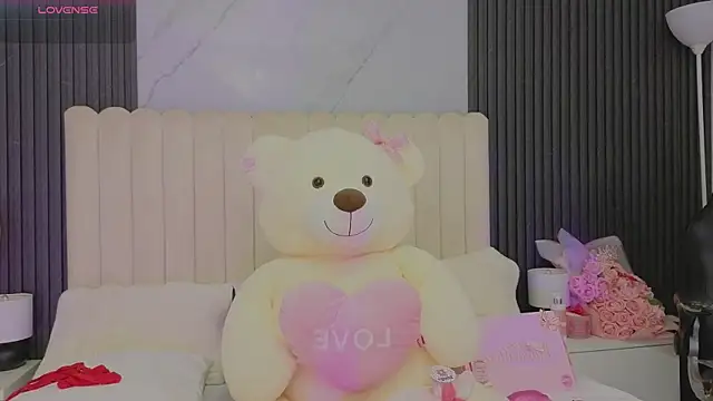 Snapshot of Madiee_Rhea chatting on June 12, 12:53 am Madiee Rhea online show from June 12, 12:53 am