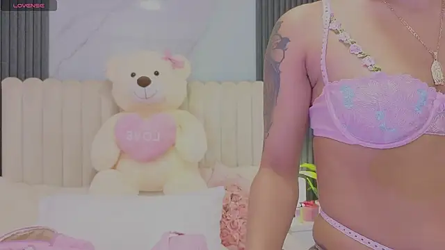 Snapshot of Madiee_Rhea chatting on June 16, 8:00 pm Madiee Rhea online show from June 16, 8:00 pm