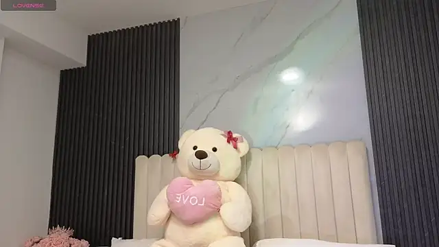 Snapshot of Madiee_Rhea chatting on July 10, 7:38 pm Madiee Rhea online show from July 10, 7:38 pm