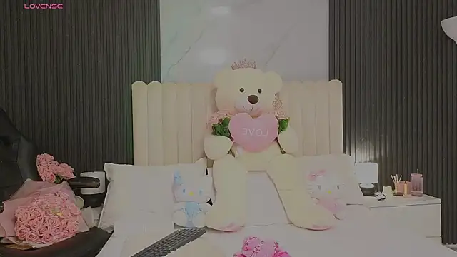 Snapshot of Madiee_Rhea chatting on July 29, 7:56 pm Madiee Rhea online show from July 29, 7:56 pm