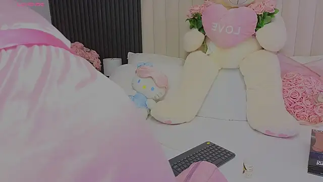 Snapshot of Madiee_Rhea chatting on July 30, 7:57 pm Madiee Rhea online show from July 30, 7:57 pm