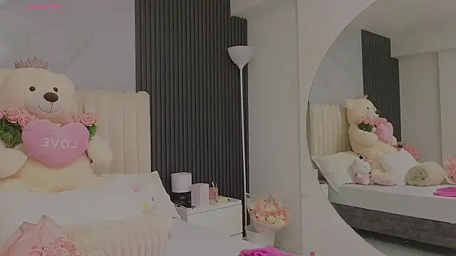 Snapshot of Madiee_Rhea chatting on July 31, 7:46 pm Madiee Rhea online show from July 31, 7:46 pm