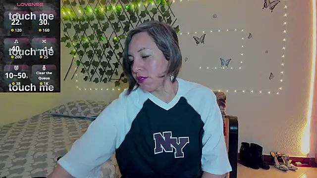 Lady breaks hearts online show from September 11, 10:37 am