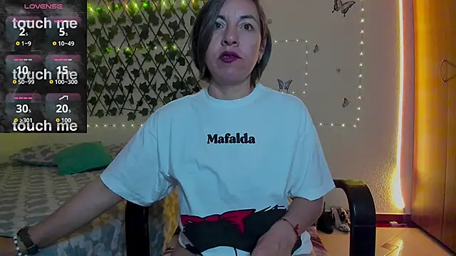 Lady breaks hearts online show from September 14, 10:03 am