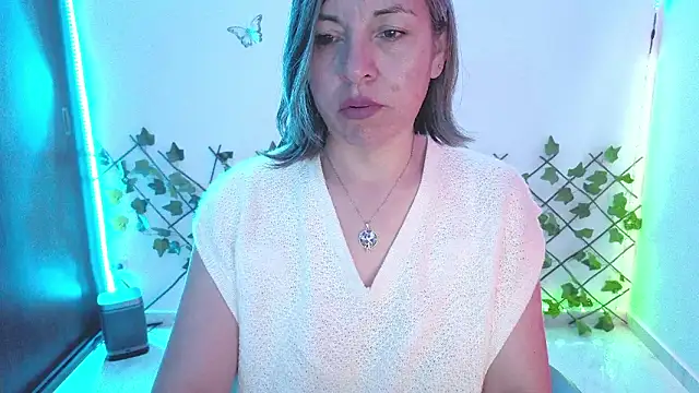 Lady breaks hearts online show from February 13, 1:18 pm