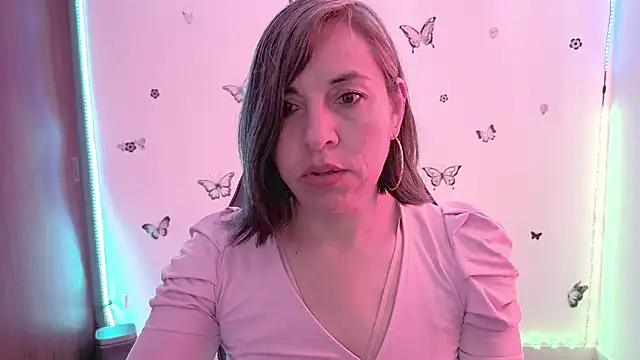 Lady breaks hearts online show from February 25, 1:32 pm