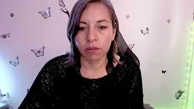 Lady breaks hearts online show from May 4, 2:02 pm