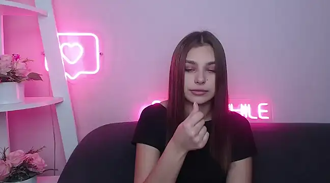 Snapshot of MilanaAngelAs chatting on February 3, 5:40 am MilanaAngelAs online show from February 3, 5:40 am