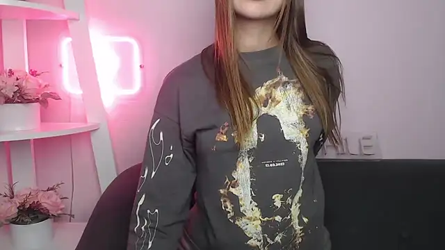 Snapshot of MilanaAngelAs chatting on November 16, 6:13 pm MilanaAngelAs online show from November 16, 6:13 pm