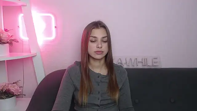 Snapshot of MilanaAngelAs chatting on November 18, 8:35 pm MilanaAngelAs online show from November 18, 8:35 pm