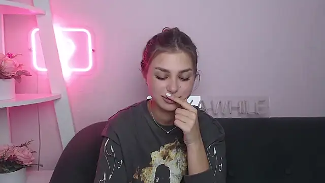 Snapshot of MilanaAngelAs chatting on November 24, 9:14 pm MilanaAngelAs online show from November 24, 9:14 pm