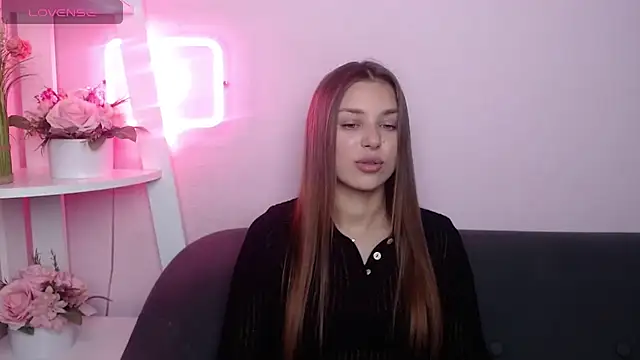 Snapshot of MilanaAngelAs chatting on June 1, 4:47 am MilanaAngelAs online show from June 1, 4:47 am
